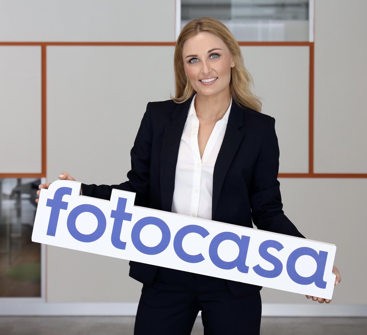 Hoy me estreno en #Twitter compartiendo toda la #ilusión y el corazón que pongo en mi nuevo reto profesional.
#gracias a la gran familia de <a href="/fotocasa/">fotocasa 📸🏠</a> por la confianza 📸🏡
Podéis leer la noticia aquí 👉🏼bit.ly/3sai2S6