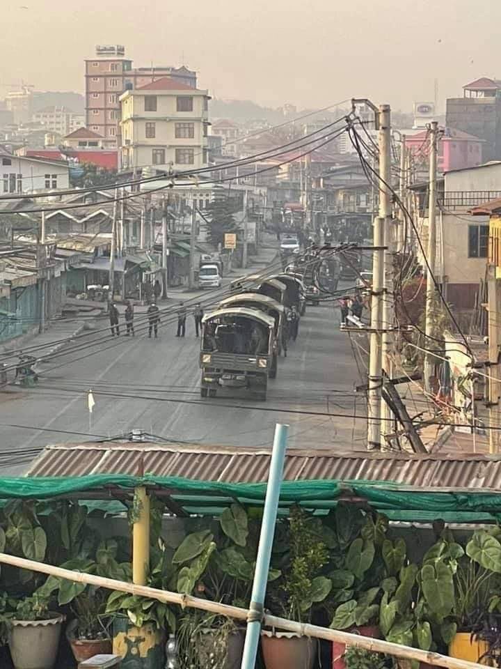 hannayuri_twt's tweet photo. -Taunggyi, Shan State-
Military terrorists shot with both real and rubber bullets, sound bombs to civilians’ houses last night, residences’ windows, cars and CCTV were found destroyed this morning
STRENGTH OF UNITY
#WhatsHappeningInMyanmar
#Mar22Coup https://t.co/5403kql4jh