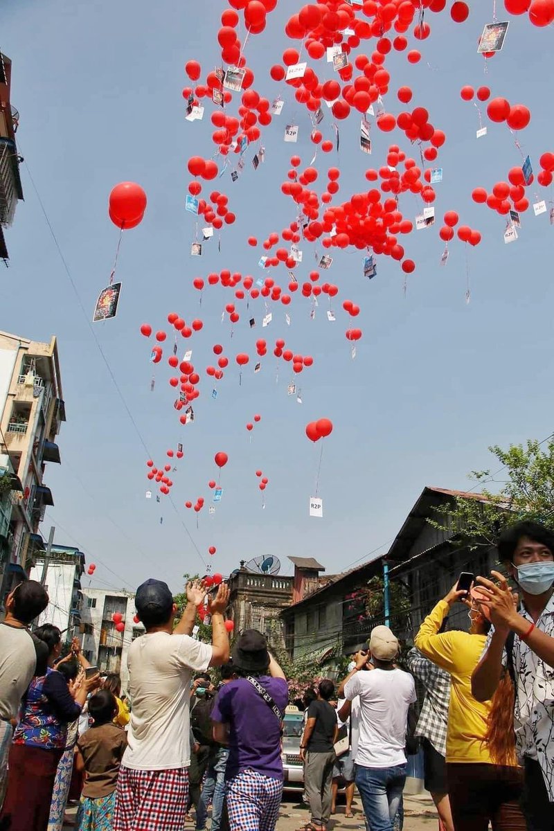 Calynn24's tweet photo. Today, the general public were done flying bubbles strike, traffic strike, aurora and crowd-less strike in Yangon. #We_need_democary #WhatIsHappeningInMyanmar https://t.co/eu5iFhk0oV