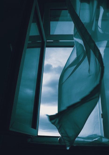 .

يا لمعة البرقِ بل يا هبَّة الرّيحِ
روحي بجسمي إلى من عندهُ روحي

خذي لهم من دموعي عنبرًا عبِقًا
وأوقديهِ بنارٍ من تباريحي