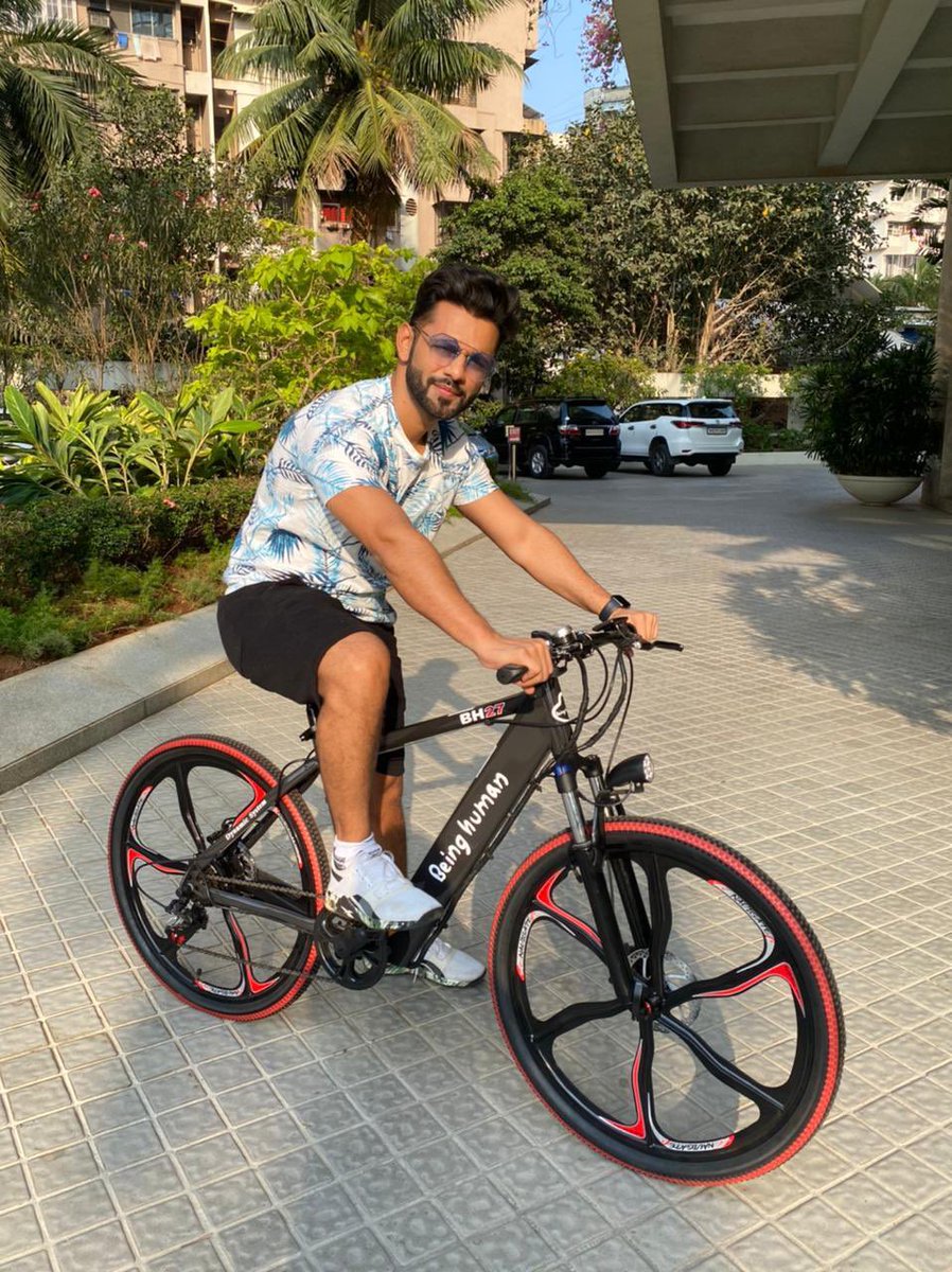 rahulvaidya23's tweet photo. Finally got my hands on riding the Being Human E-Bike gifted by @BeingSalmanKhan ! The experience is amazing since I love being outdoors &amp; doing cardio. 🚲😊✌🏻 https://t.co/ErCNOwVZt8