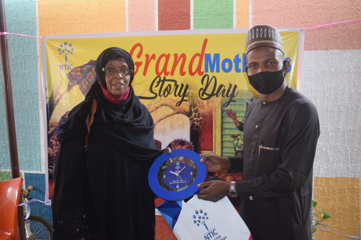NticNur_Pry's tweet photo. THE PRINCIPAL APPRECIATING THE GRANDMOTHER'S FOR HONOURING THE NURSERY GRANDMOTHER'S DAY https://t.co/b4yDzwuVWY
