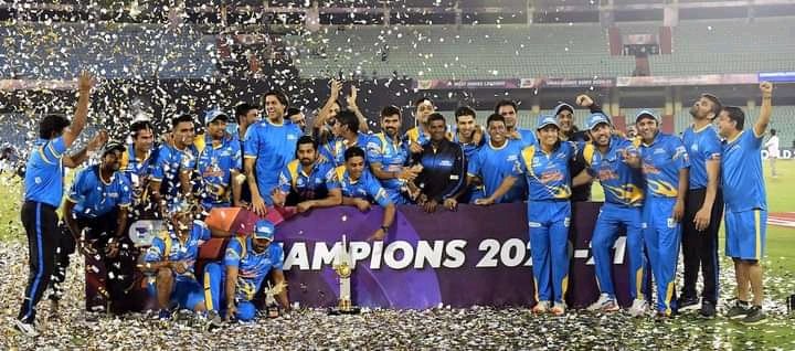 THEUPDATENEWSs's tweet photo. রোড সেফটি ওয়ার্ল্ড সিরিজের ফাইনালে শ্রীলঙ্কা লেজেন্ডসকে হারিয়ে চ্যাম্পিয়ন হল ভারত লেজেন্ডস।
MAN OF THE MATCH #YusufPathan
62*r - 36b /4o - 2w
MAN OF THE SERIES #Dilshan
8i - 271r / 25.3o - 12w
#RoadSafetyWorldSeries #INDLvSLL https://t.co/A2fCVmSH2o
