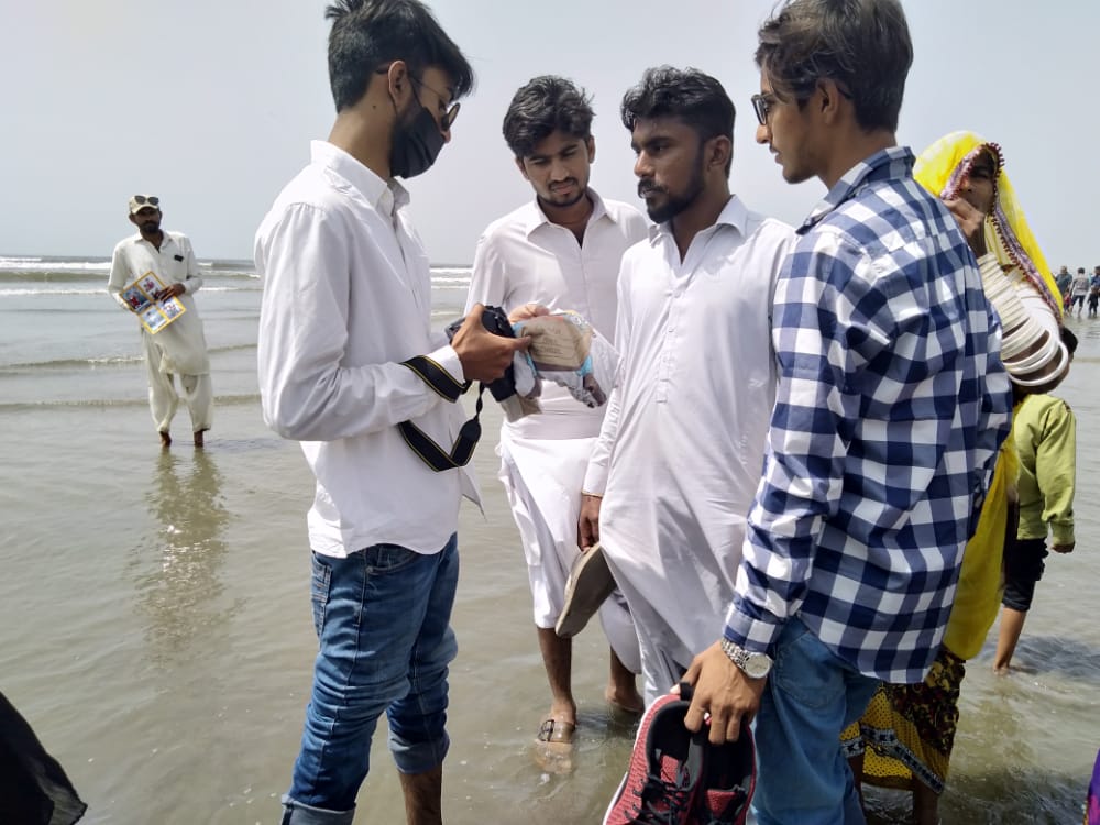grathore095's tweet photo. Social Action Plan . #let's cleanthebeach 
at clifton
 beach karachi.
@BritishCouncil
 
@BritishCouncils
 
@ITA
 
@idara
-e-taleem-o-aagahi pakistan #ITA #britishcouncilpakistan #climatechange https://t.co/ogqWnsJ6Eg