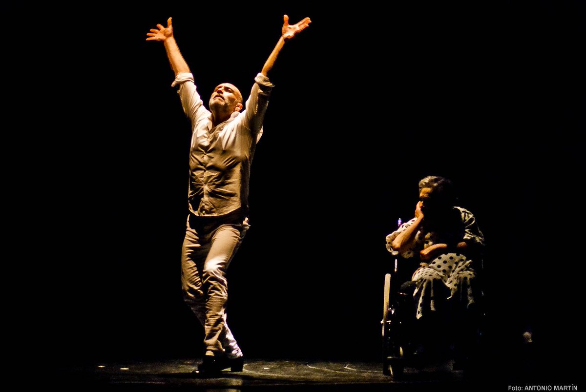 Os dejamos unas imágenes de EA! De flamenco para recordar, que es un espectáculo creado desde la crudeza más absoluta de la enfermedad de Alzheimer. Ligado estrechamente al Proyecto Terapéutico Flamenco para Recordar…

📸 <a href="/AntonioMartinH4/">Antonio Martin H</a>