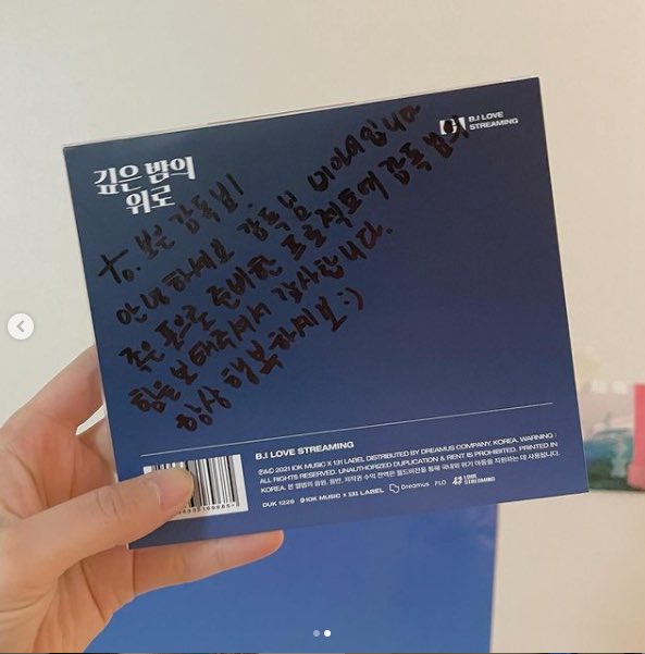 HanbinBrasil_'s tweet photo. [#INFO] 22.03.2021

Hanbin enviou um CD autografado para o diretor da animação de Midnight Blue. 

 "Para: Diretor Voeun

Olá diretor, é o BI. Muito obrigado por ajudar na preparação do projeto. Que você sempre seja feliz :)"

Cr.: hanbinahh https://t.co/g4czgykfJO