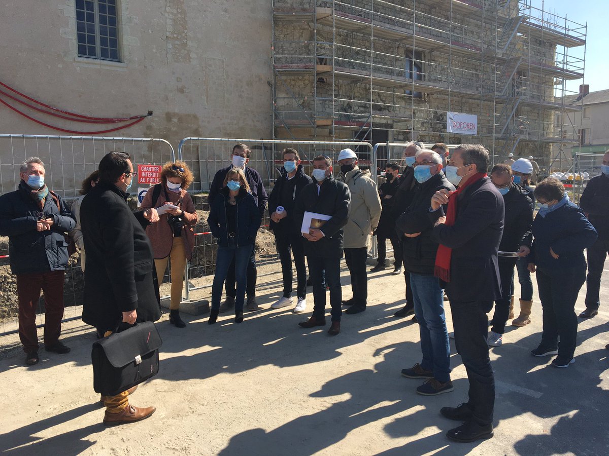 departement86's tweet photo. Visite du chantier de l’Historial du #Poitou dans le château de @MontsSurGuesnes. Les travaux sont réalisés par des entreprises de la #Vienne. 
Le site présentera l’histoire médiévale du #Poitou autour d’Aliénor d’Aquitaine et de Richard Coeur de Lion. Ouverture en avril 2022. https://t.co/kNLnNkADjE