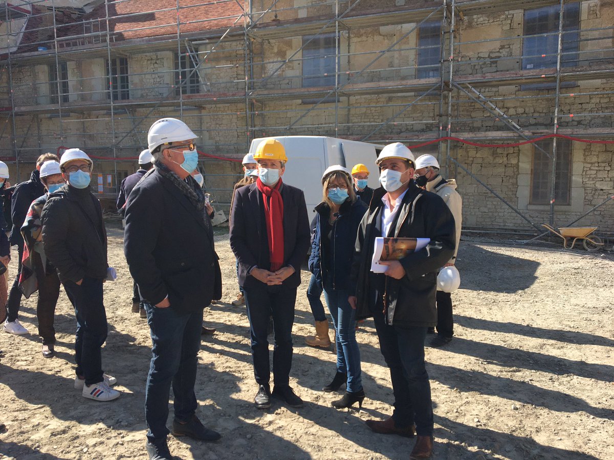 departement86's tweet photo. Visite du chantier de l’Historial du #Poitou dans le château de @MontsSurGuesnes. Les travaux sont réalisés par des entreprises de la #Vienne. 
Le site présentera l’histoire médiévale du #Poitou autour d’Aliénor d’Aquitaine et de Richard Coeur de Lion. Ouverture en avril 2022. https://t.co/kNLnNkADjE