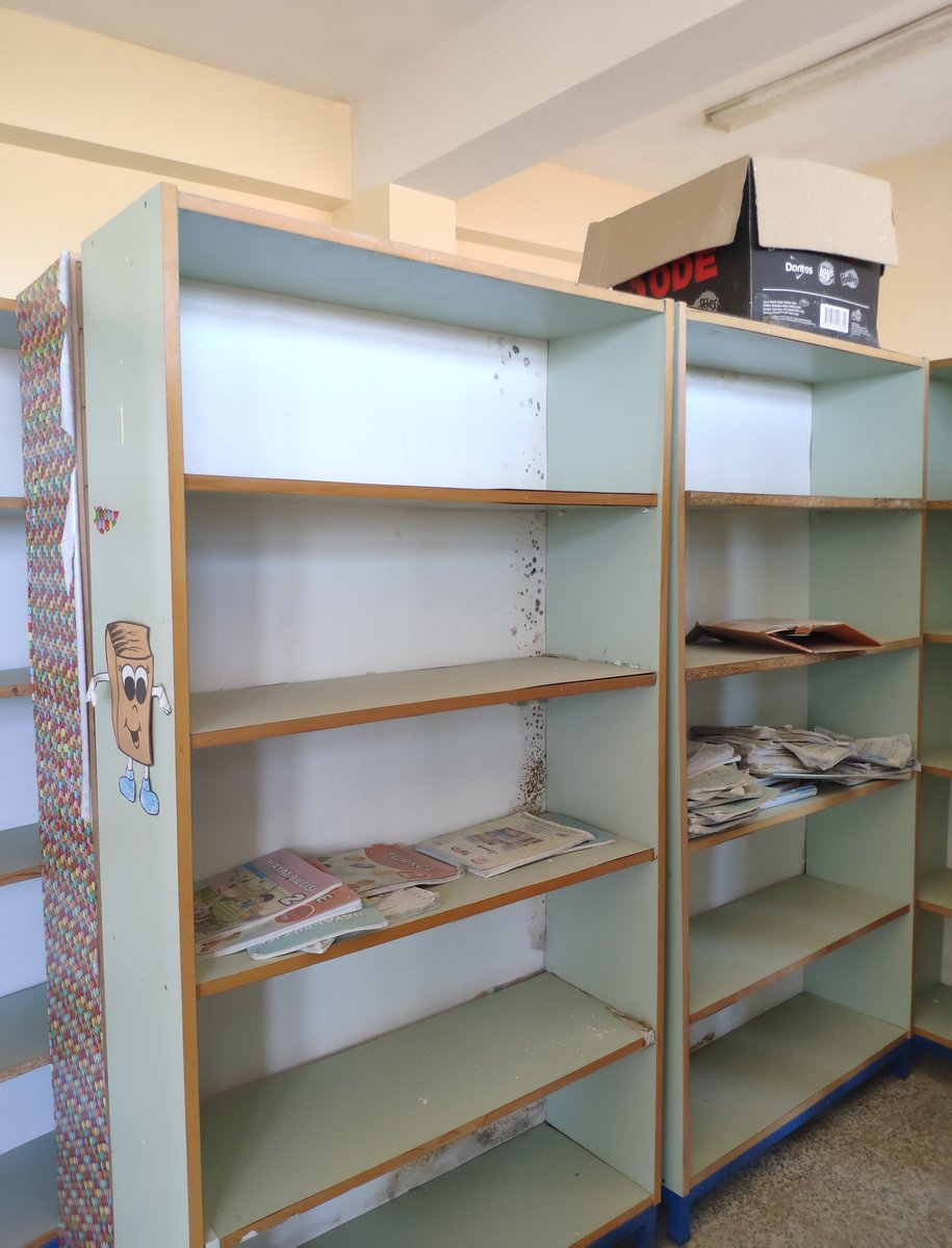 aytachayris's tweet photo. Ben Şanlıurfa-Birecik'te bir köy öğretmeniyim. Okulumuzun kütüphanesi çok kötü durumda. Elimizde çocuklarımızın ufkunu genişletebileceğimiz kitaplarımız yok maalesef. Bir kitap, bir öğrencinin yüzünün gülmesi demek. Yardımlarınızı bekliyorum. 😌🌸 https://t.co/lHIDiBRex1