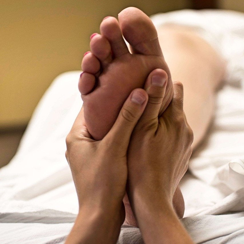 cottages_daisy's tweet photo. 👣We all need a bit of me time, and a pamper session is a great way to relax 👣

💆‍♀️At Daisy Cottages &amp; The Hub, we have staff who have qualifications to deliver reflexology, colour therapy, art therapy &amp; aromatherapy. 💆‍♀️ https://t.co/spFkbAgy4r