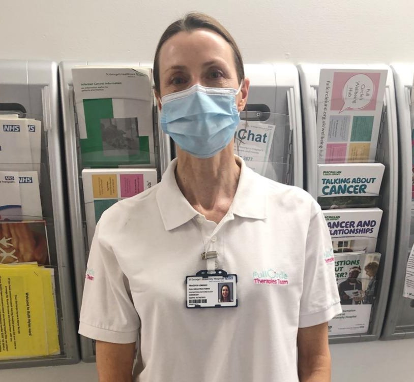 FullCircle_Fund's tweet photo. 🙌#FullCircle #TherapyTeam lead @Tdilorenzo restarts #reflexology #LockdownService in #RMU @StGeorgesTrust last week at request of #haemteam & #patients
#NeverMoreNeeded #wellbeing #care #cancer #leukaemia #SCD #whenitmattersmost @StGeorgesTrust @georgeleporge @GivingtoGeorges https://t.co/XczcVZiCRd