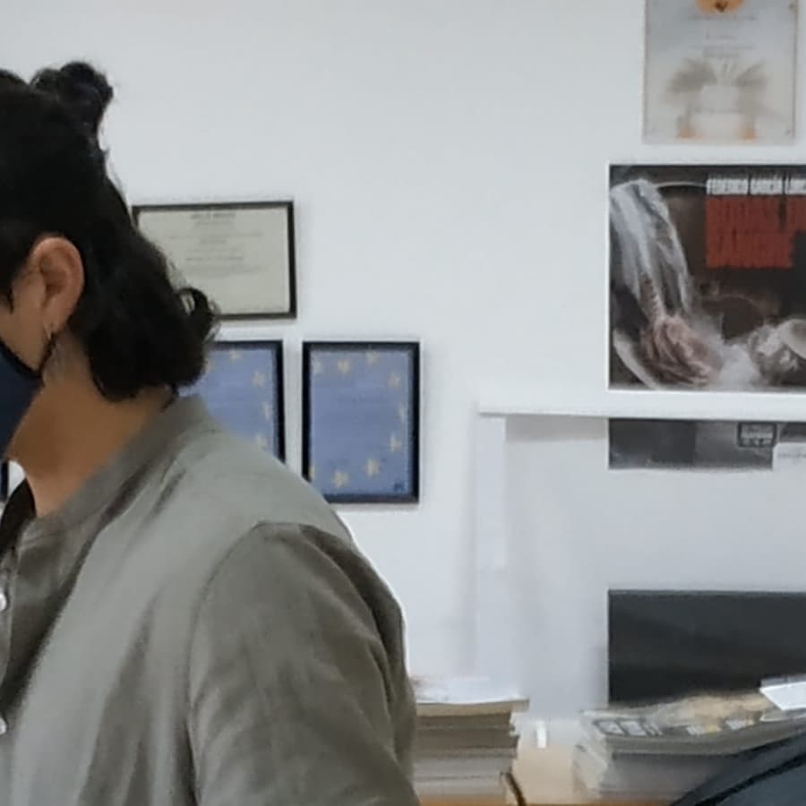 bibliomonte's tweet photo. Hoy los alumnos de 2°ESO A han tenido el placer de disfrutar en primicia de la presentación de 'A ciencia cierta', el último libro de poesía de Víctor Bayona, antiguo alumno del @iesmonterroso. Ha sido un placer y un honor contar contigo, Víctor. https://t.co/24WD8i2MhZ