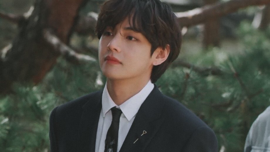 taeteland's tweet photo. 📸 #V https://t.co/kPnrtbSj9a
