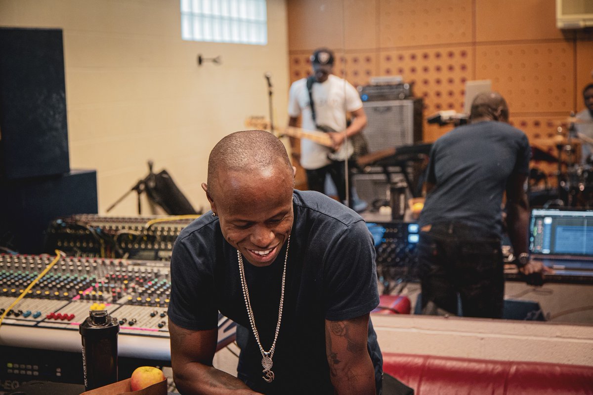 On Wednesday, 31st March at 19:30 BST, join us for an exclusive #masterclass with @kojomusicltd, a musical director who has worked alongside Stormzy, Jess Glynne, Jessie J and many other big names. Sign up for free here: bit.ly/2OZRVie
