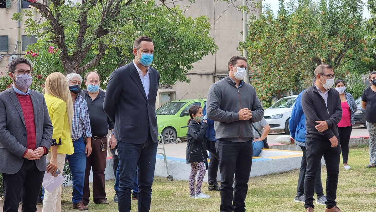 miguelsiciliano's tweet photo. LA PLAZA WENCESLAO VERA EN B° OBRAS SANITARIAS QUEDO HERMOSA.

Wenceslao a sus 28 años ya era Secretario Gral del Gremio Obras Sanitarias. Fue desaparecido por la infame dictadura militar. Poder estar hoy junto a sus familiares, sus compañer@s, l@s vecin@s es reivindicar (sigue) https://t.co/sMrzn4PNh3