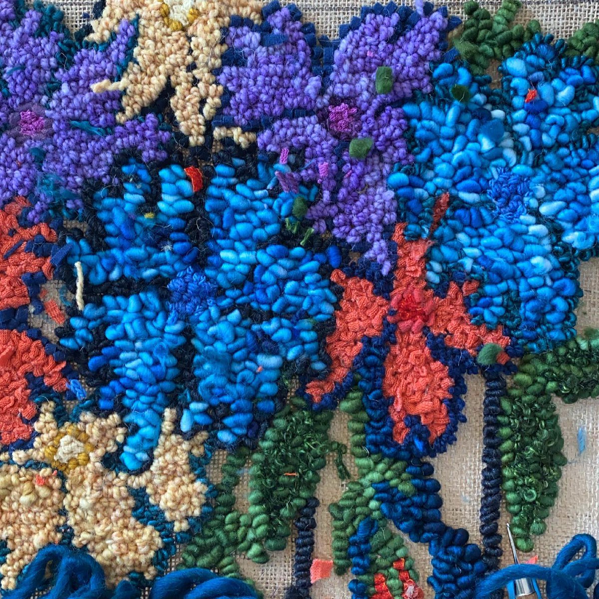 HookingRugs's tweet photo. I think it’s time to explore flowers in a new way. I am moving my palette around a bit and introducing some new colours. #Deannefitzpatrickstudio #harbour #wildwithwool #theharbour #tinylandscapes #rughooking #hookingrugs #createbeautyeveryday #lovewool #loveyarn #spring https://t.co/RxH9OEkN7l