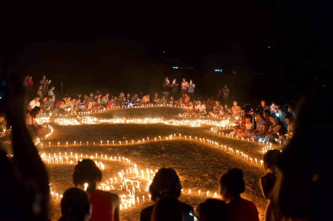 Peaceful night protest in #Payarthonesu, #Kayin state. Our people are using different ways to show that we strongly oppose the Junta rule. We’ll fight till the end 💪🏼❤️ #WhatsHappeningInMyanmar #Mar22Coup