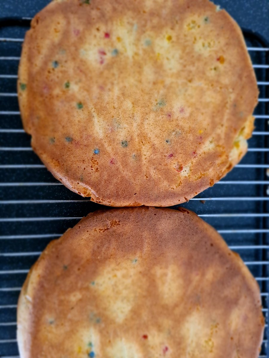 dutchbudbud's tweet photo. Get in my belly ๐ท #food #birthday #homemade #speedbaking https://t.co/xxFo1mmh10