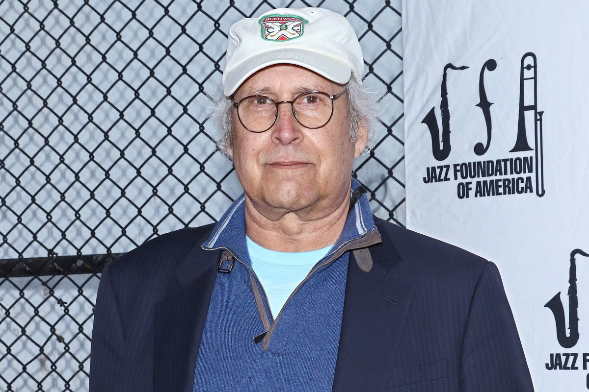 Chevy Chase recouping at home after 5 week hospital stay