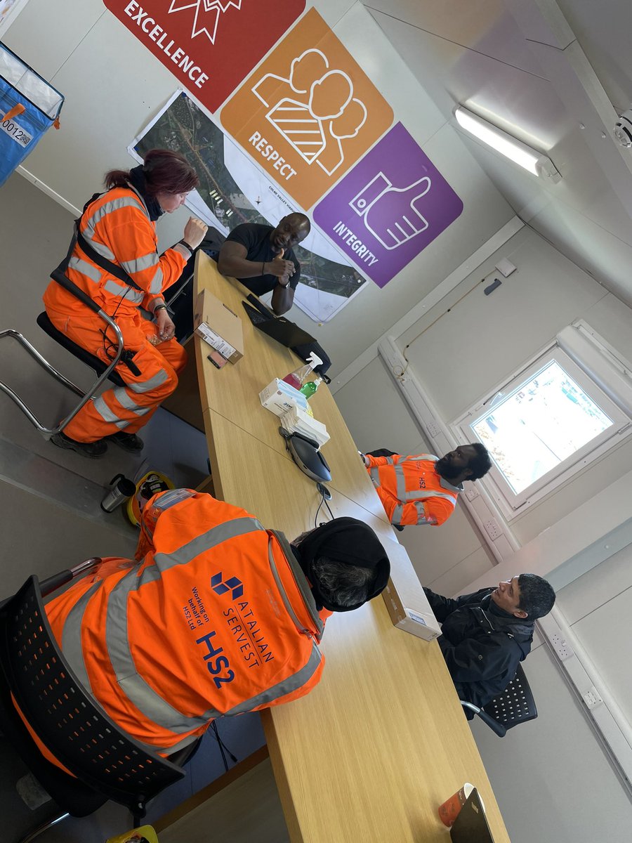 Socially distanced learning for our colleagues on the HS2 contact.
Welcome to the team <a href="/sheikhwaziri1/">sheikh waziri</a> we wish you all the best in your new role <a href="/AtalianServest/">AtalianServest</a> 🙌🏻
#opportunity #alwayslearning