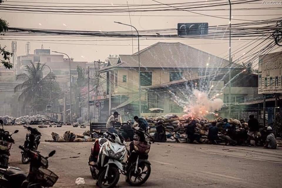 SuHlain31885278's tweet photo. #WhatsHappeningInMyanmar #SACTerroristGroup #SupportCDM #SupportCRPH #JusticeForMyanmar #Mar22Coup #GenerationZ #နွေဦးတော်လှန်ရေး https://t.co/g42oSy3cfz