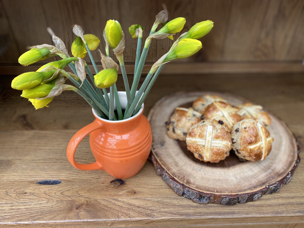 Hot cross scone anyone? Find the recipe here sarahsslice.co.uk/post/hot-cross… #scones #easterbake #Easter #RecipeOfTheDay #baking #gbbo