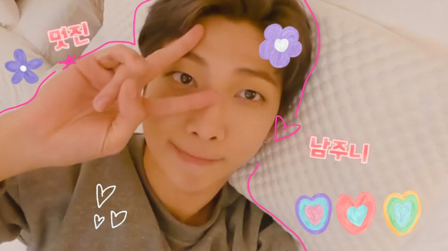 rmsvIog's tweet photo. namjoon: my healing person 💕 https://t.co/LCE4F8vvJd
