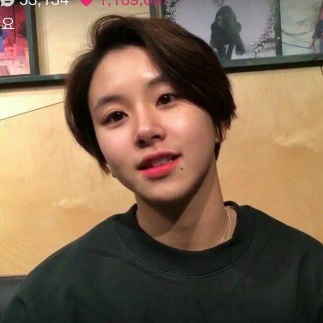 scysprmcy's tweet photo. Bringing back this Chaeyoung haircut🗣 https://t.co/6VnGKe6Ah4
