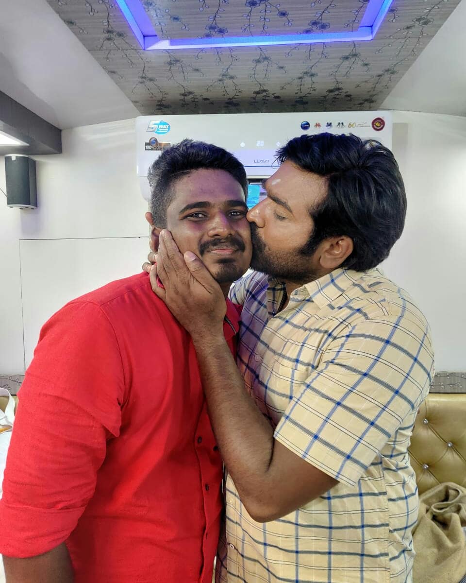 vjsfa's tweet photo. All About today's anna 🙏👌in #dindugal  #shootingspot #MakkalSelvan #VijaySethupathi @VijaySethuOffl
. 
. 
. 
@kumaran_VSP @Deva_VSP 
@Bulletvikki @MakkalSelvanFC https://t.co/YsknM1PlVn