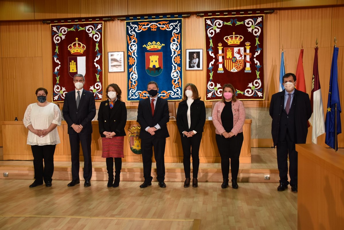 TalaveraAyto's tweet photo. ✳️ La alcaldesa de Talavera aprovecha la visita del presidente García-Page para pedir un nuevo Centro de Mayores junto al anunciado de Alzheimer.
#ODS3 #SaludYBienestar #CentroAlzheimer #TalaveraDeLaReina #AFATA
👉+info: https://t.co/TvL6Fyw5Dc https://t.co/jfoiGTQ4vD