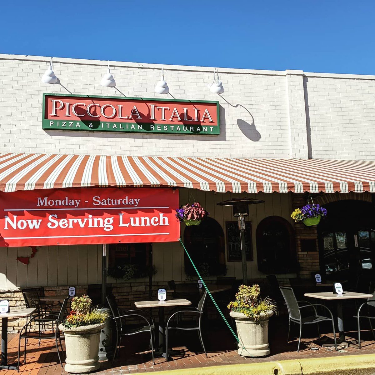 We hope everyone had a great weekend, and we're all glad that #spring has officially sprung! It's supposed to be a sunny day today, so why not drop in, enjoy $10 off a bottle of wine 🍾 and have a seat outside?