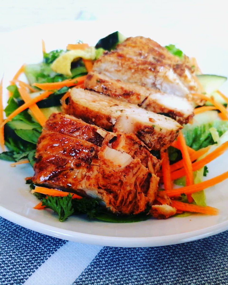 step_kitchen's tweet image. Chicken salad for lunch?
#fitness
#newbalance
#mondaythoughts
