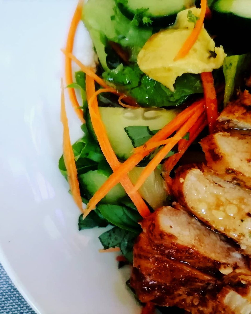 step_kitchen's tweet image. Chicken salad for lunch?
#fitness
#newbalance
#mondaythoughts