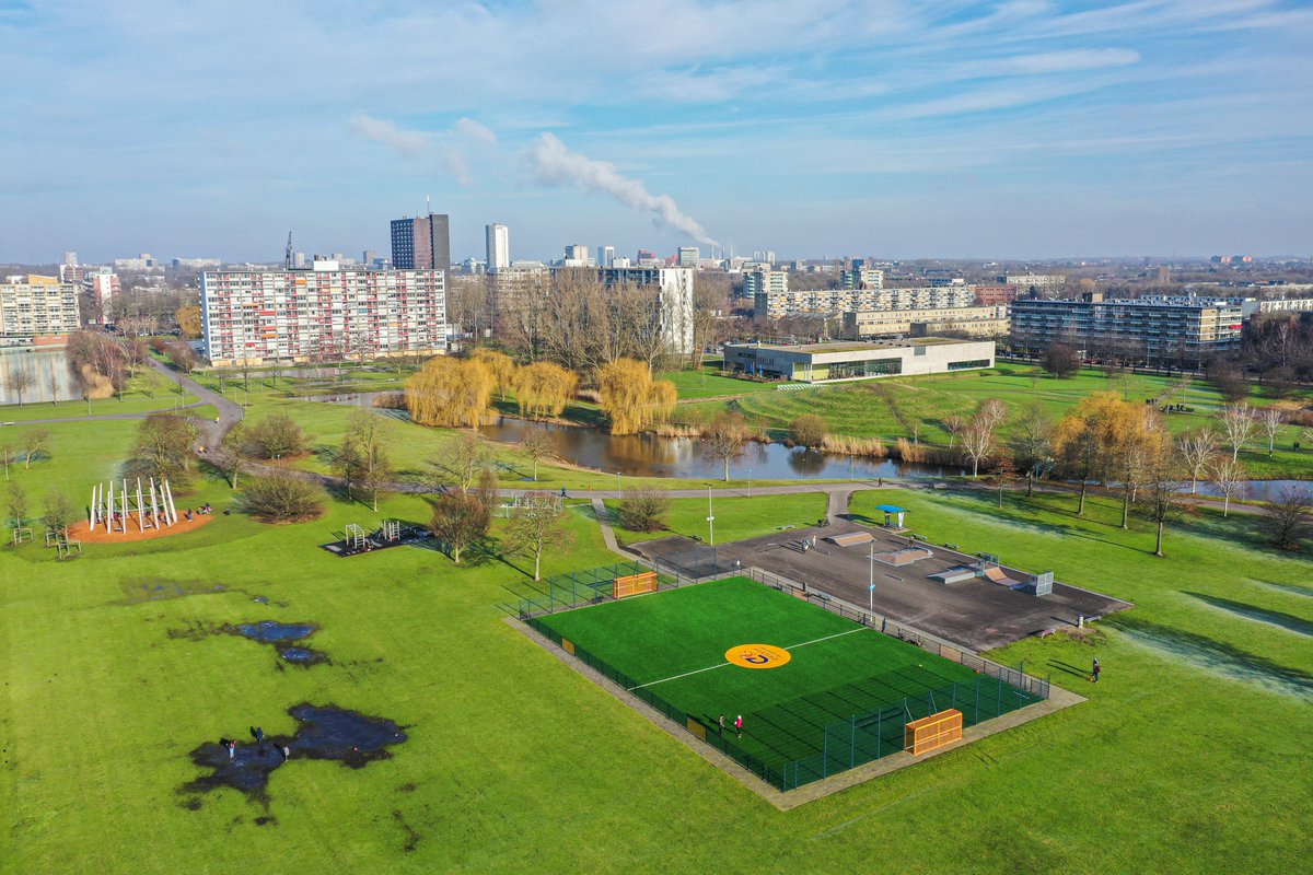 Guess the Cruyff Court! Do you know where this Court is? Let us know! 👇  

📷 Tobias Kleuver

#BeautifulMoments #MemoriesMonday #CreatingSpace #CruyffLegacy