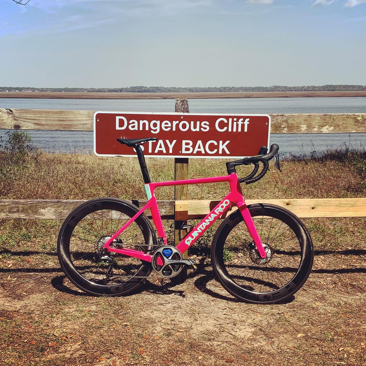 quintanarootri's tweet photo. Happy Monday! Where did your bike take you this weekend?
.
.
πΈ @r_rankin83
.
.
#srfive #srseries #qr #quintanarootri #triathlon #aeroroadbike #roadbike #triathlontraining #tritraining #triharder #performance #ironman #newbikeday https://t.co/UwJQEp0NFY