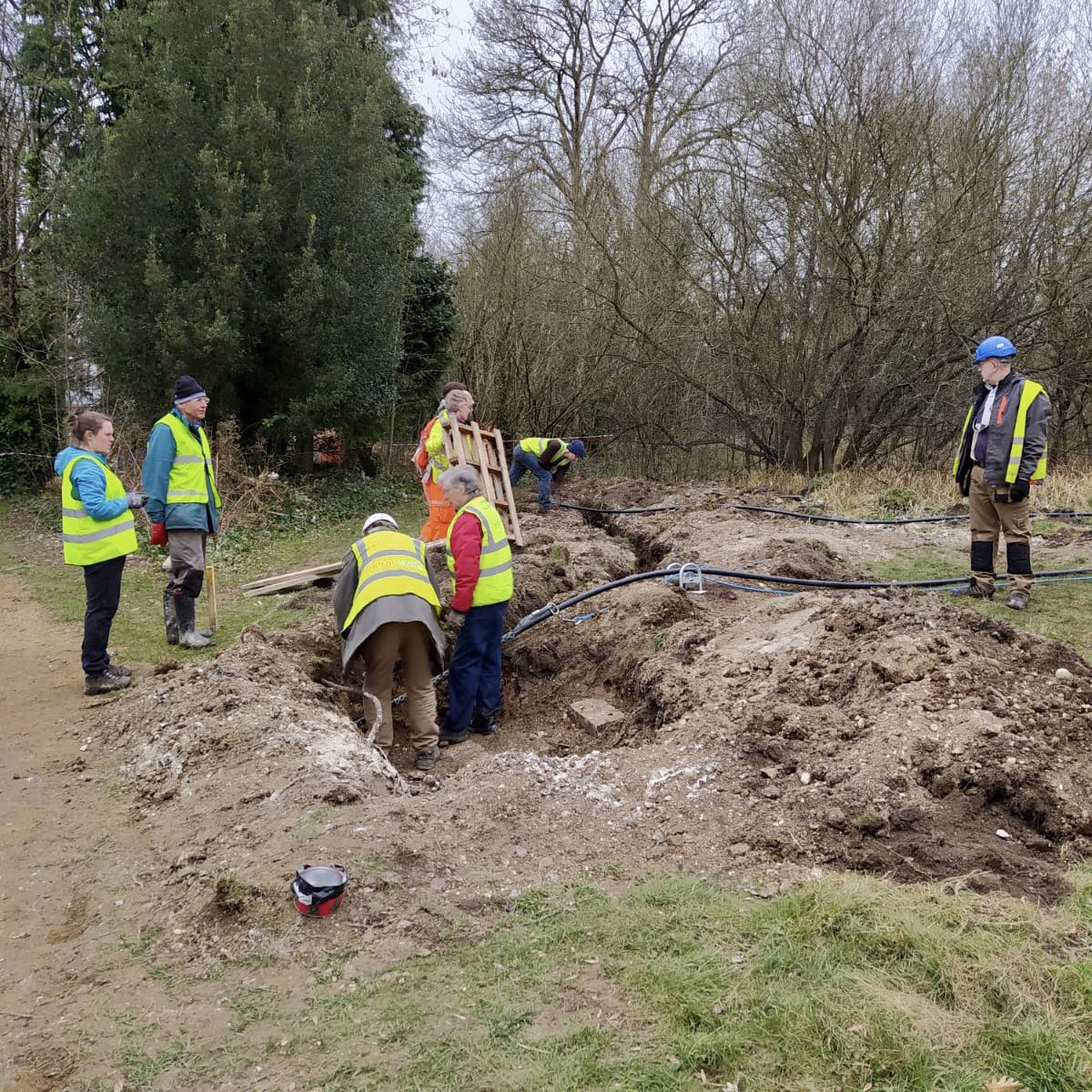 RdgHydro's tweet photo. Cable Pull Success! 🎉 🔌 Thanks to all 56(!) of you who came on Saturday and helped us pull our electrical cable from our grid connect point to our turbine house, underneath the Thames! Check out some of the images from the day #rdguk #caversham #berkshire #hydro #Sustainability https://t.co/Sn3WOkl0ns