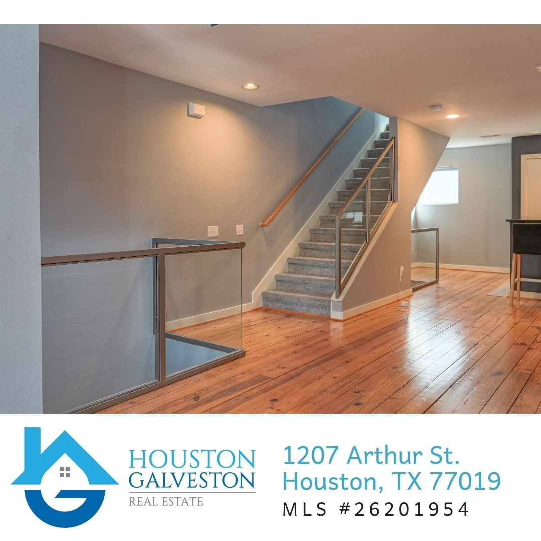 HGRE_Team's tweet photo. 😎 #modern #townhouse 1207 Arthur St in #Houston (MLS # 26201954) Open living/dining room w/ soaring ceilings, fantastic light &amp; gorgeous pine floors! 😎

📲Bain McEldowney #HoustonGalvestonRealEstate (409) 392-8850  
👉Details https://t.co/N2E0AfRrEH #RealEstate #HomesForSale https://t.co/hu0TK1D91c
