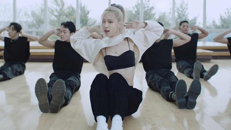 roseannepics's tweet image. rosé park everyone