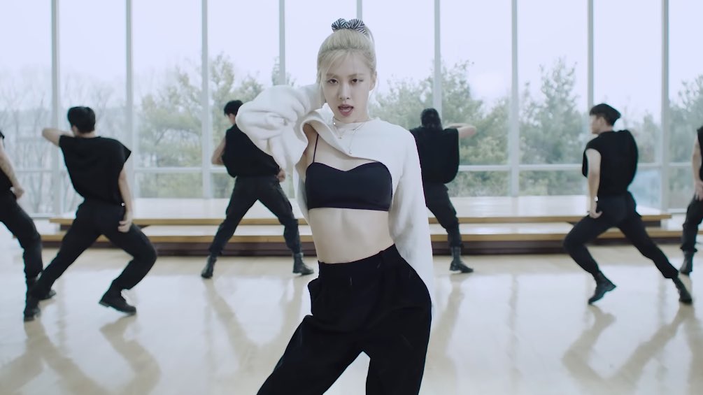 roseannepics's tweet image. rosé park everyone