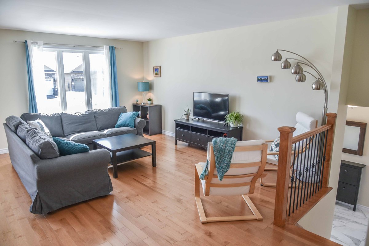 BugMeAnytime's tweet image. 9 Nile is my NEW LISTING‼️ Pristine home! Present just like new. 🆕Beautiful high ranch house with hardwood and tiling throughout. ✅Contact me today for a showing! 📲 613-639-8045
.
.
#newlisting #petawawa #jettsells #remax #pembrokeremax