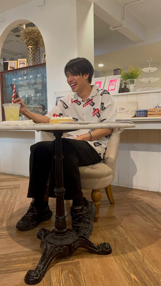 MaxTulLAT's tweet photo. #FirstmeetPartyWithFC_MT

Maxi es tan tierno 🥺🥺❤️

#maxiiin_ #tul_pakorn #WeTVoriginal
#TVThunder #MaxTul #MannerOfDeath
#TanBunn #พฤติการณ์ที่ตาย #MaxTulLatino https://t.co/N0pRQG9tXM