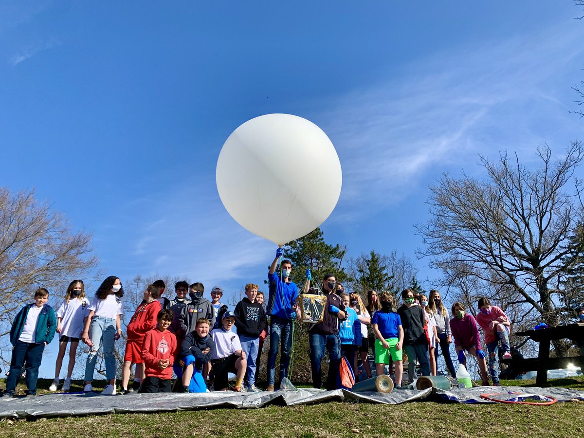StephanieWGME's tweet photo. ANDDD IT’S OFF! Wheeling Country Day 5th graders are coming for @AaronMylerWX’s job! They just released a weather balloon at Wheeling Park complete with a camera &amp; tracker - And now we wait for it to land 😎 @WTRF7News https://t.co/MLQRNNhTV3