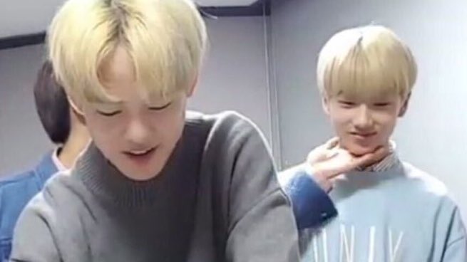 renjuns habit of patting(?) jisungs chin