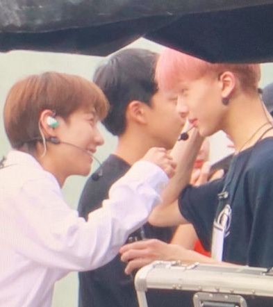 happy birthday renjun, thank you for always being a great friend to jisung and for making him and everybody around you happy <3 you are one of the kindest most talented and beautiful people in the world and you deserve the entire universe