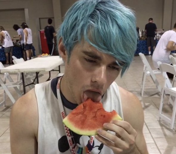 GeeNote6's tweet photo. SO UH. WATERMELONS. RIGHT? https://t.co/b3onZiD1YE