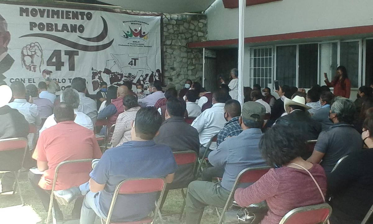 LauroRamirez18's tweet photo. #BuenosDiasATodos
LAURO RAMIREZ " EL AGUACATE " en el Simposium LA CUARTA TRANSFORMACION.!!! https://t.co/Iwp1ZRDKmA