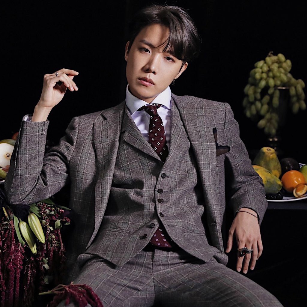 jhopecentric's tweet photo. Jung Hoseok as Vincenzo https://t.co/QUVc2c8ILb