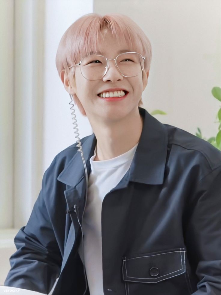 SarahRaina6's tweet photo. Happy birthday baby Renjun 🎉🎉🎉❤❤❤🎊🎊😍😍😍🎂🎂🎂🎂
Happy birthday kang ngegas #RENJUN 🎂😍. Sayang banget sama dia ❤🎂. Sehat selalu ya, panjang umur, God Bless you and wish you all the best 😍😍😍❤❤❤🎊🎊🎂🎂🎉🎉🎉
#RENJUNBIRTHDAY_LOVE
#런쥔이란_영화의_스물두번째_장면 https://t.co/LHkdN1qsg9