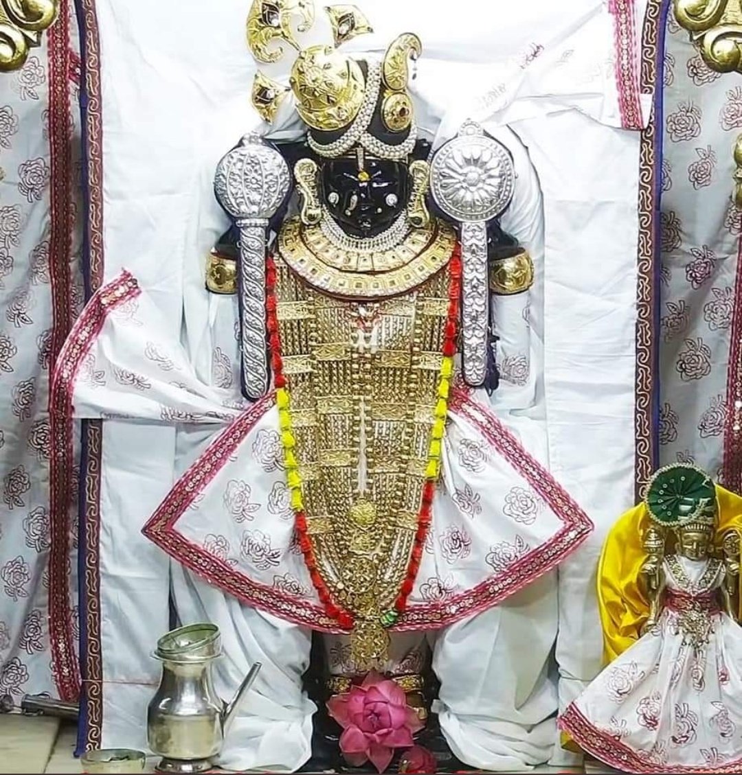 ManthanDabhi2's tweet photo. વિશ્વભરના શ્રી કૃષ્ણભક્તોના આસ્થાના કેન્દ્ર દ્વારકાના સુપ્રસિદ્ધ જગતમંદિરને ન્યુજર્સી-અમેરીકા સ્થિત #WorldTalentOrg દ્વારા "વર્લ્ડ એમેઝીંગ પ્લેસ" પ્રમાણિત કરવામાં આવ્યુ, ત્યારે ભગવાન શ્રી દ્વારકાધીશના સૌ ભક્તોને હૃદયપૂર્વક અભિનંદન પાઠવું છું.

🙏જય દ્વારકાધીશ🙏 https://t.co/idlJDwBrdF