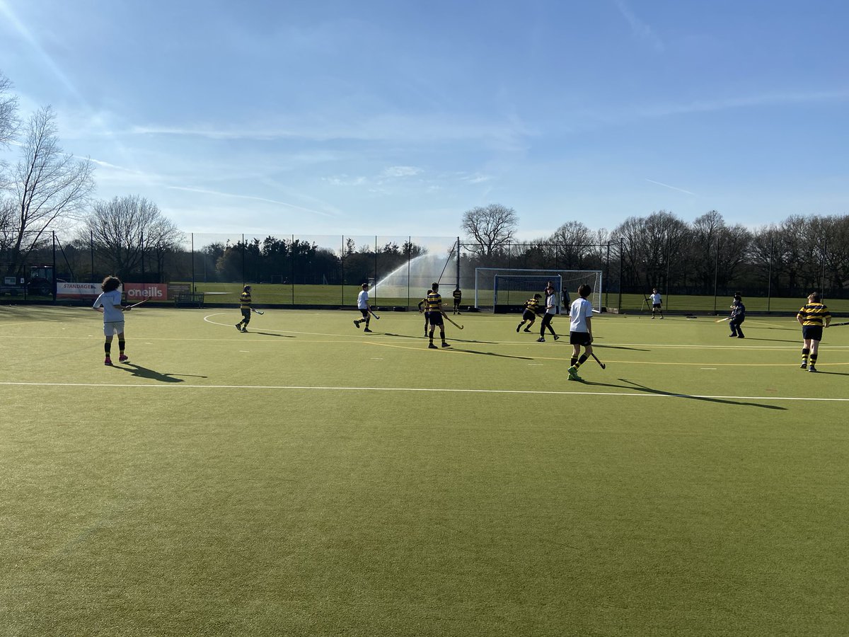 ElthamSport's tweet photo. Beautiful afternoon for year 8 house hockey!! π΄π’π‘π΅!! @ElthamCollegeUK #TeamEltham https://t.co/n8oAOMw7H0